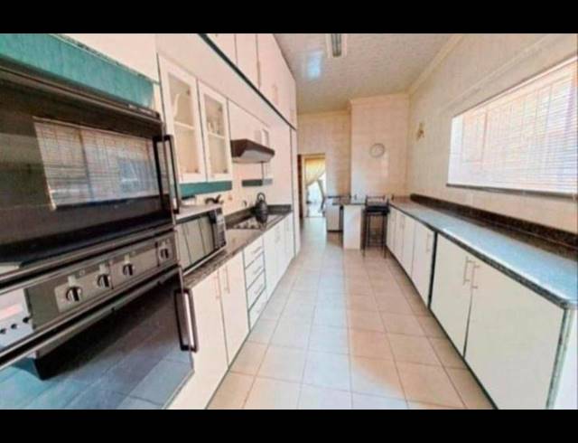 5 BEDROOM HOUSE FOR SALE IN MMABATHO UNIT 6